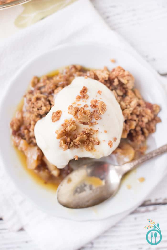 Healthy Quinoa Apple Crisp (gluten-free & vegan) - a decadent dessert that's totally healthy enough to enjoy for breakfast!