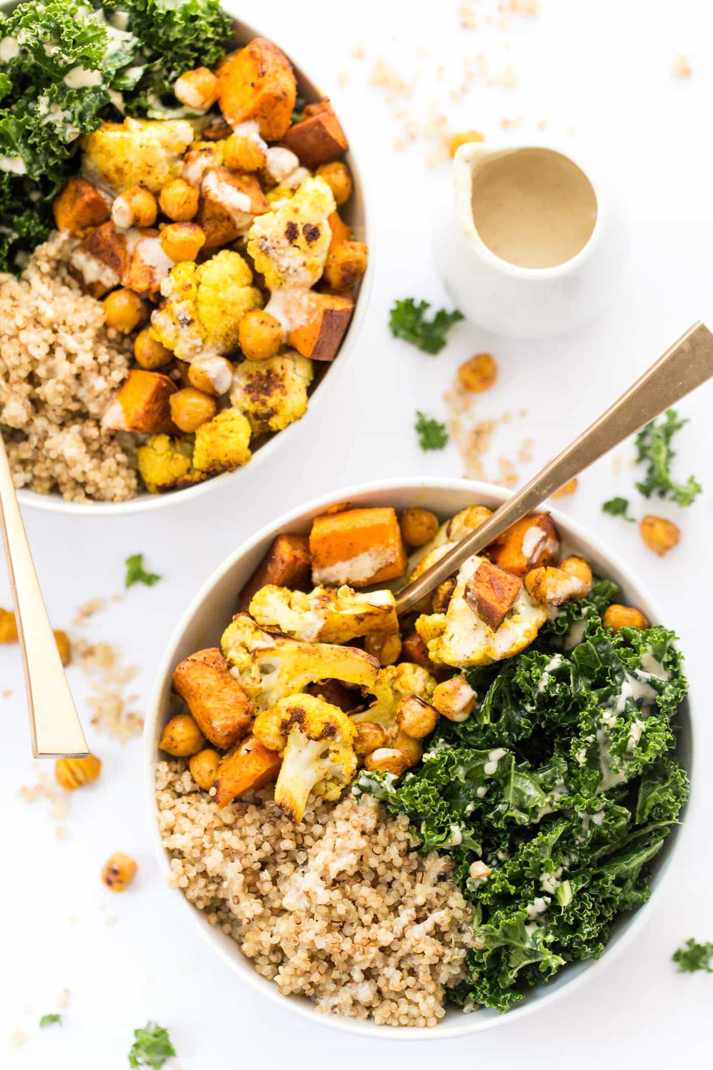 These HEALTHY curry roasted vegetable quinoa bowls are the perfect meal - easy to make, packed with protein and filled with amazing veggies!