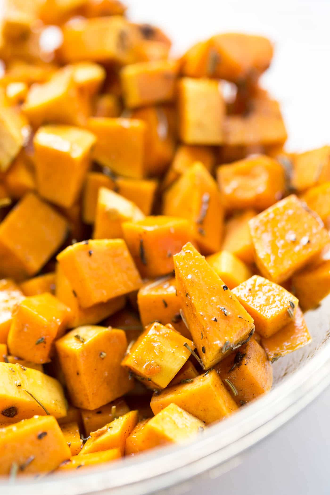 This super easy Quinoa Stuffing Recipe is a healthy alternative and perfect for your Thanksgiving table. Naturally gluten-free, packed with flavor and vegan too!