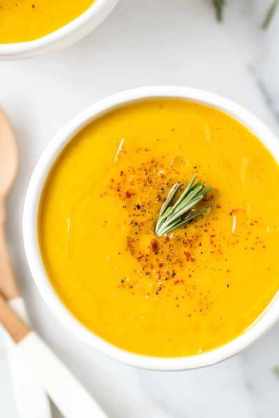 Butternut Squash + Apple Soup -- made with roasted vegetables, rosemary, cinnamon and a ton of other spices! [VEGAN]