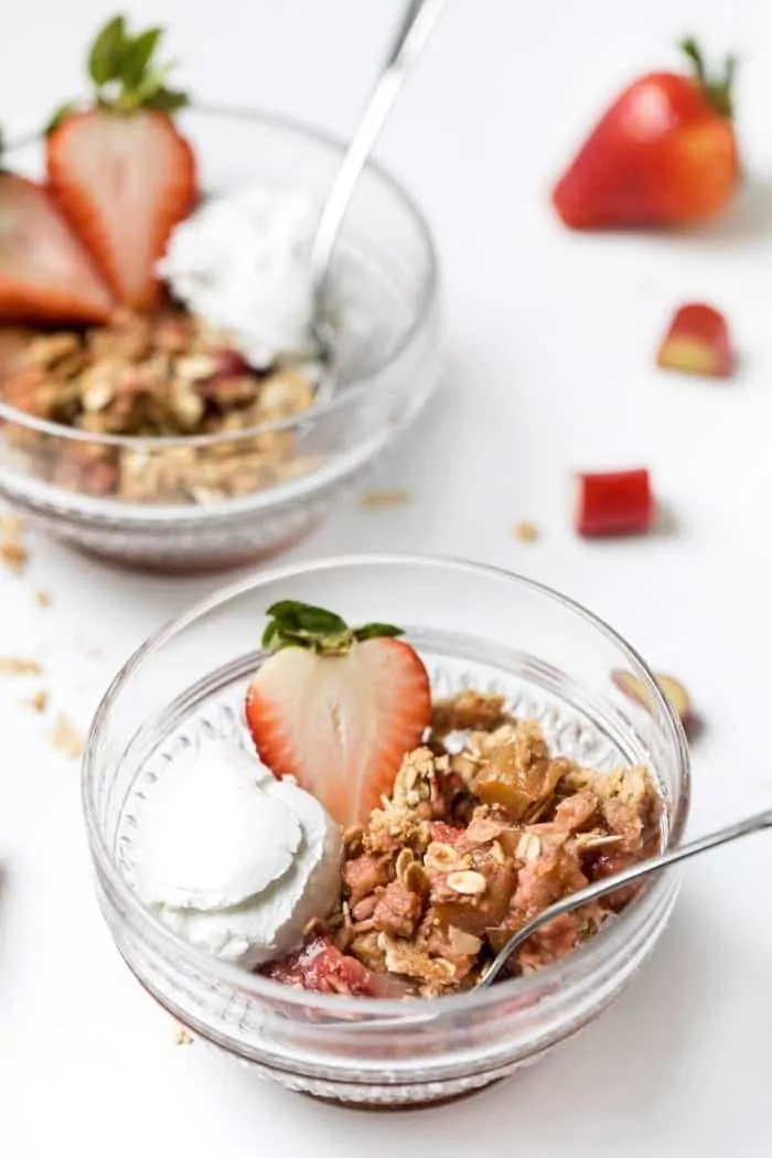 balsamic strawberry & rhubarb crisp with a health oatmeal topping