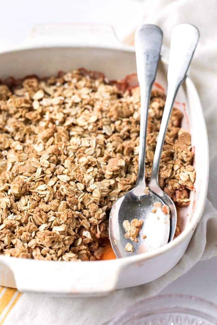 strawberry rhubarb crisp with oatmeal topping