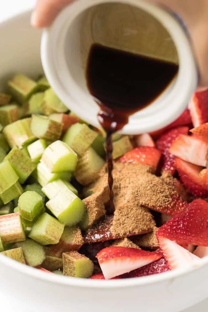 how to make the perfect strawberry rhubarb crisp