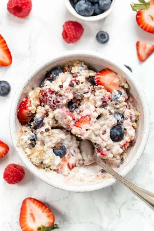 Quinoa Breakfast Bowls with Yogurt