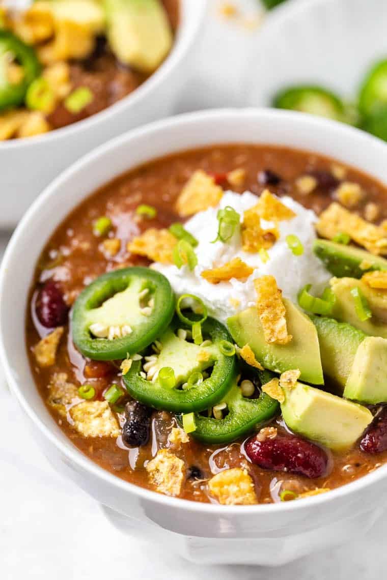 Easiest Slow Cooker Vegetarian Chili [with Quinoa!]- Simply Quinoa