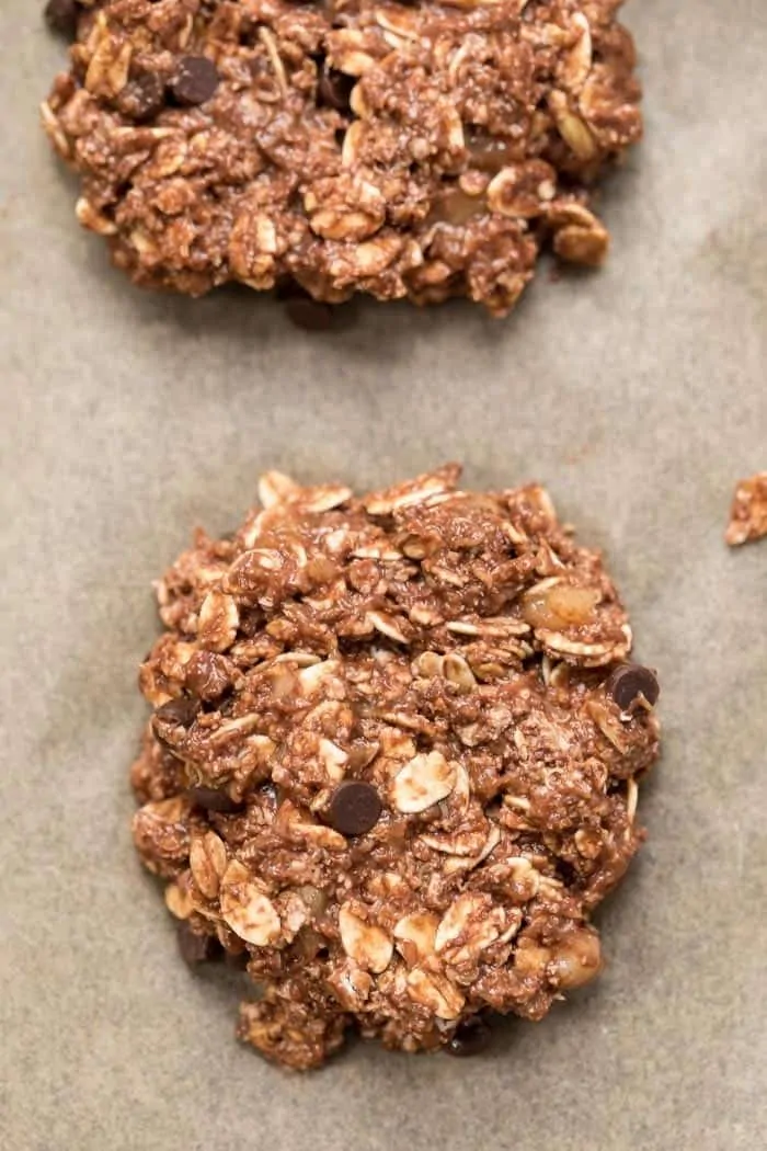 6 Ingredient Vegan Oatmeal Cookies with chocolate and banana