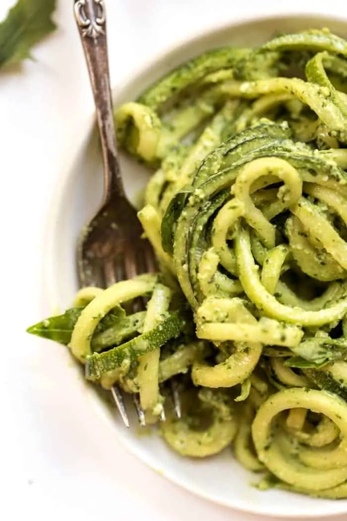 zucchini noodles with vegan lime-arugula pesto
