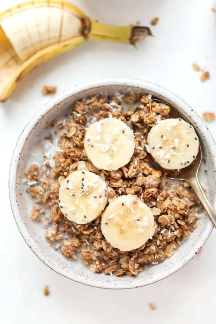 peanut butter & banana quinoa granola recipe for a healthy vegan breakfast