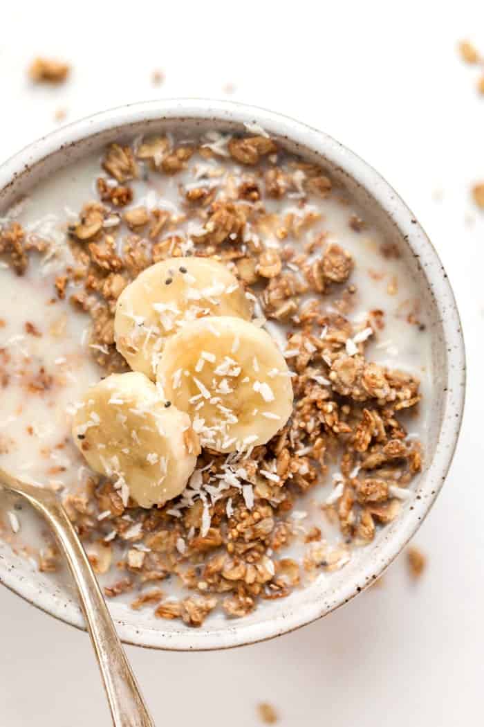 peanut butter banana quinoa granola -- a healthy vegan breakfast recipe