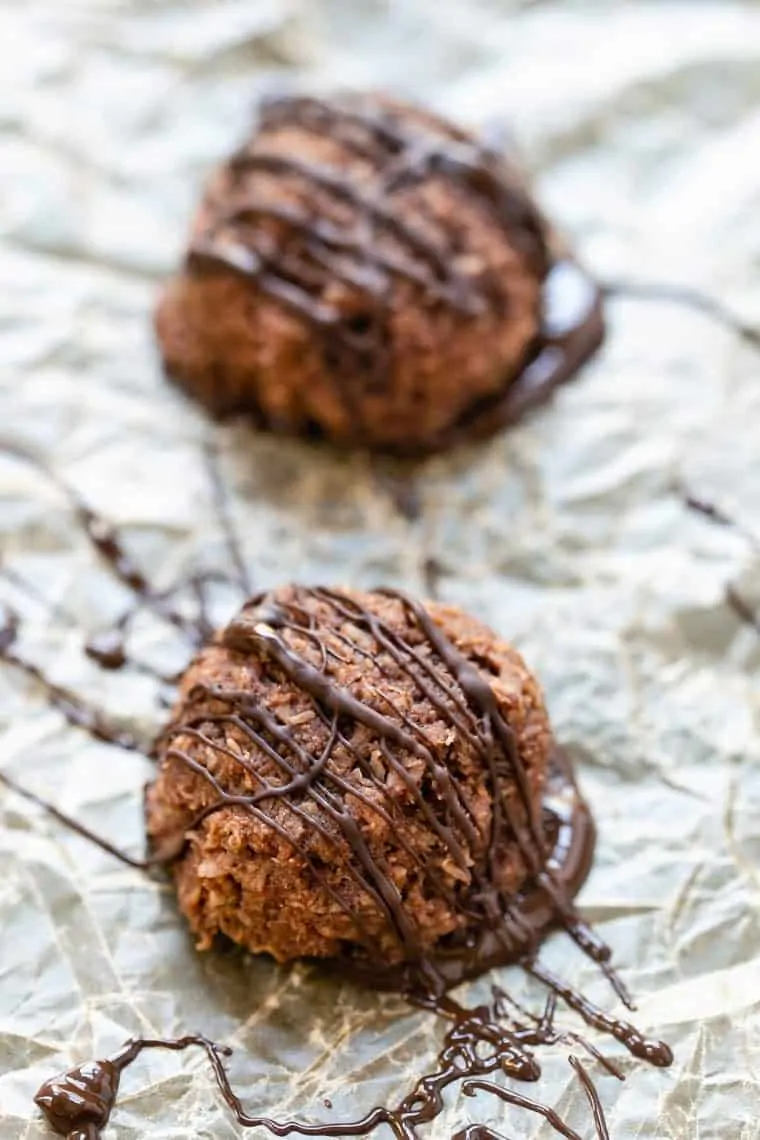 Vegan Macaroons with Chocolate