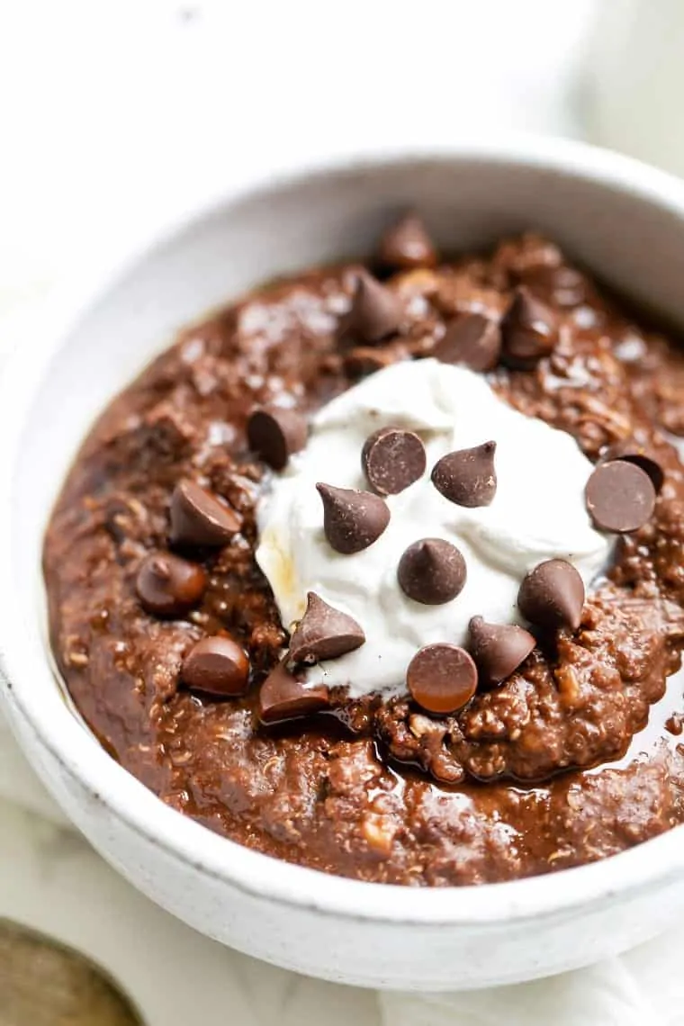 Healthy Chocolate Quinoa Breakfast Bowls
