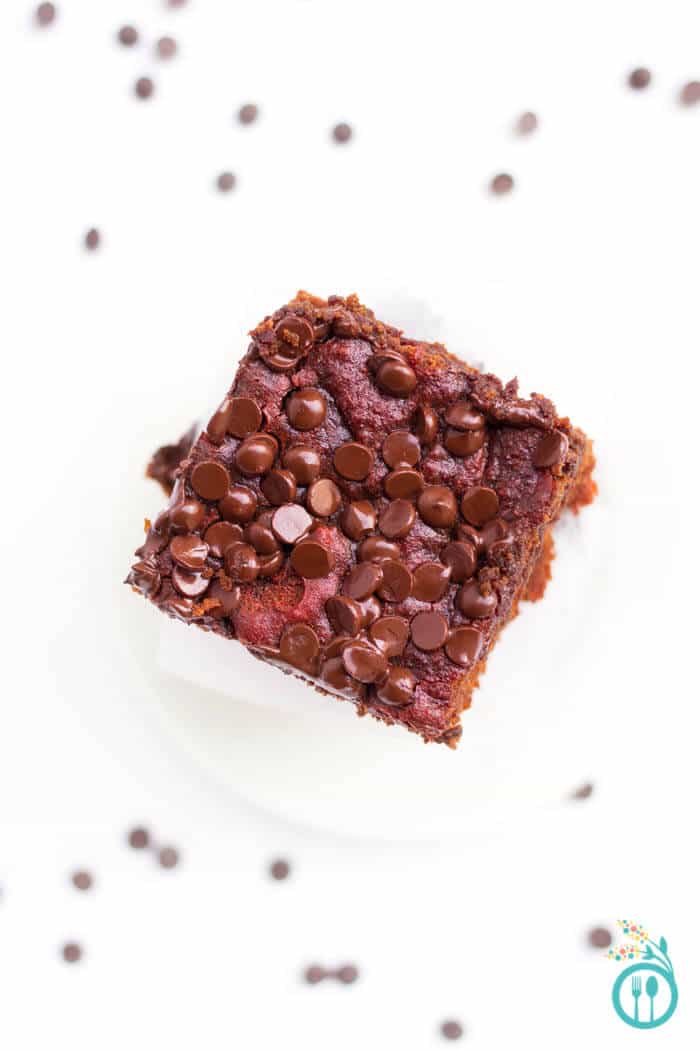 healthy-red-velvet-quinoa-brownies