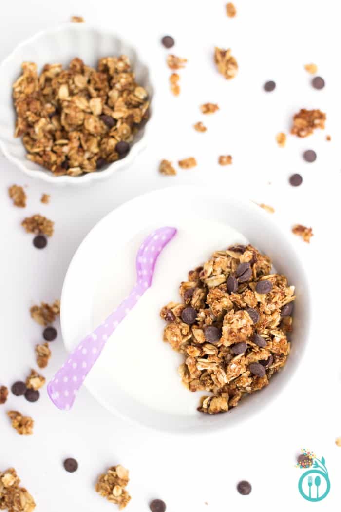 Oatmeal Cookie Quinoa Granola - spice up your breakfast with some chocolate chips