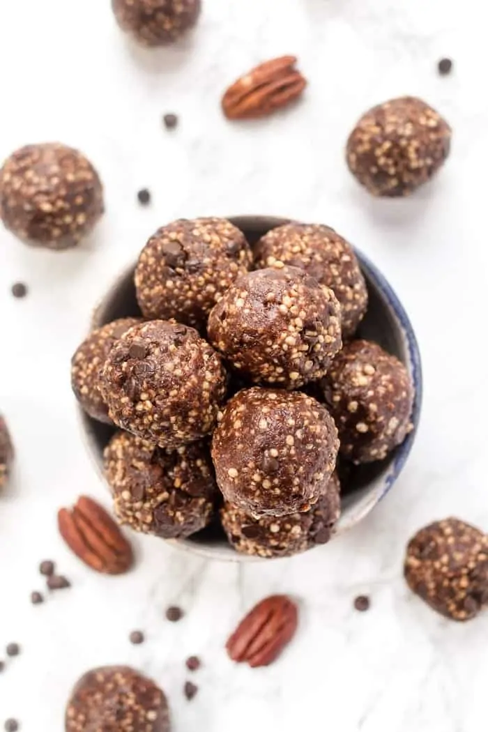 no bake quinoa energy bites that taste like turtle cookies