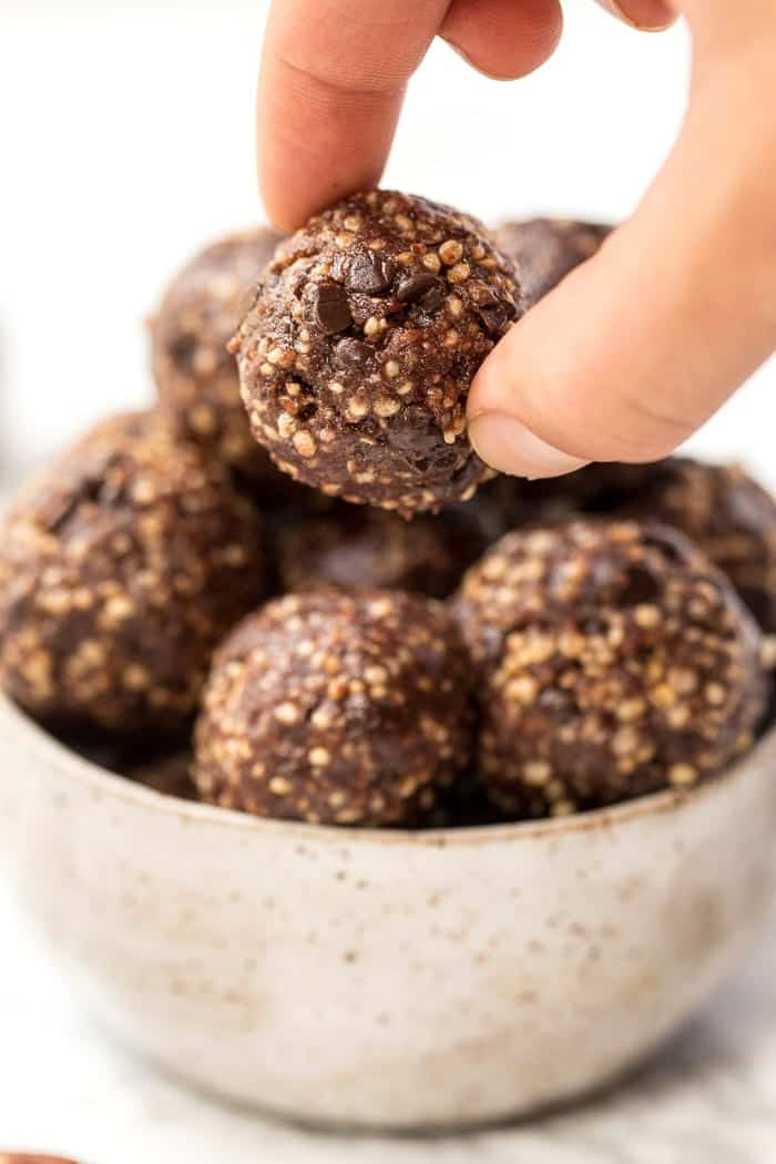 no bake quinoa energy bites that taste like turtle cookies