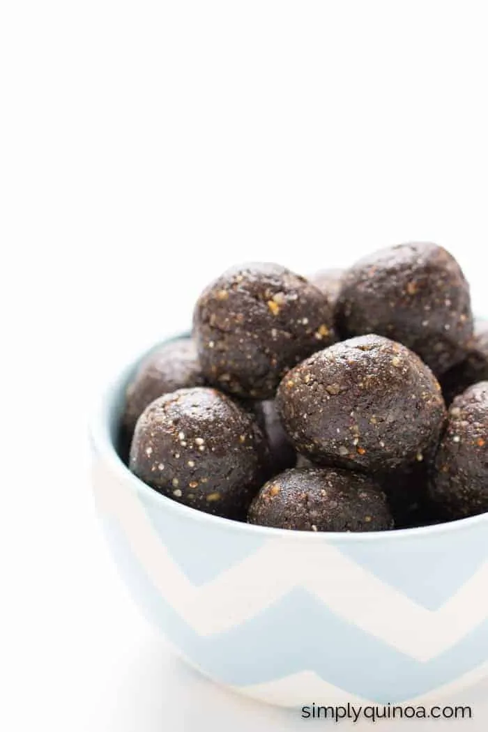 Chocolate Brownie Energy Bites made gluten-free & vegan PLUS with loads of other superfoods | simplyquinoa.com