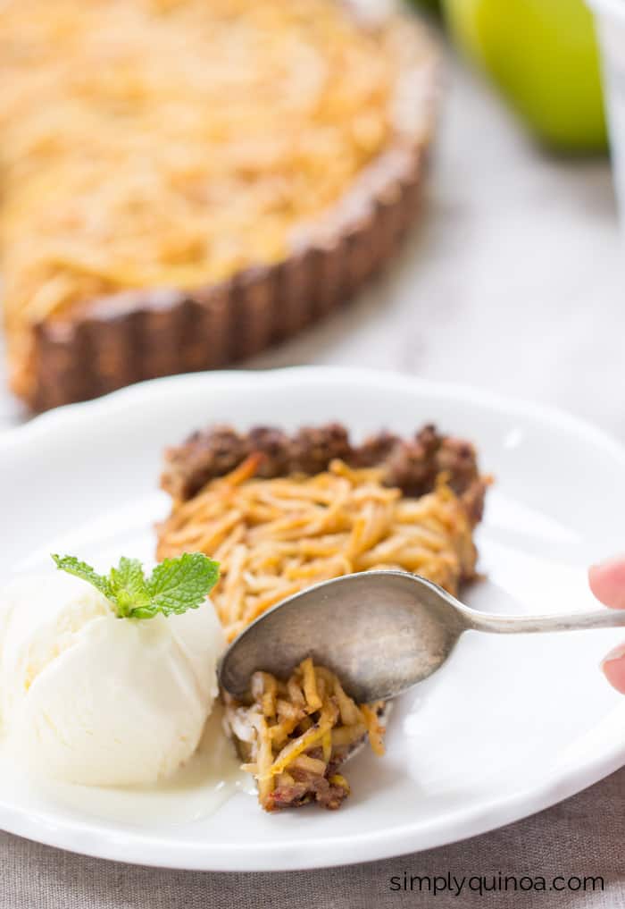 Spiralized Apple Tart - a healthy and delicious dessert that is also gluten-free and vegan!