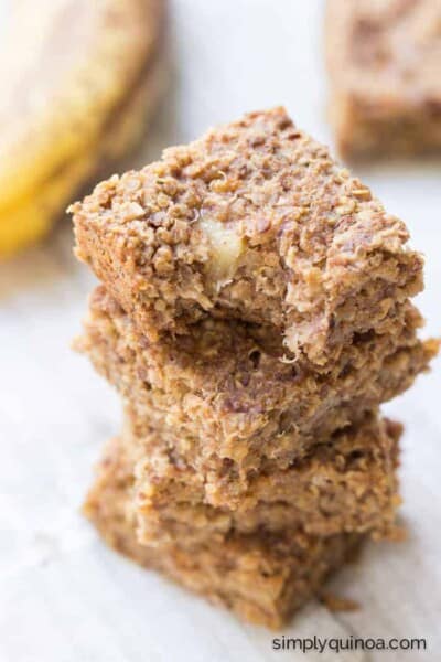 Healthiest breakfast bars ever >> Flourless Banana Quinoa Breakfast Bars [gluten-free + vegan]