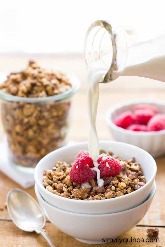 Vegan Coconut Oil Quinoa Granola || perfectly sweet, filled with quinoa, oats and pecans and a faint hint of coconut || simplyquinoa.com