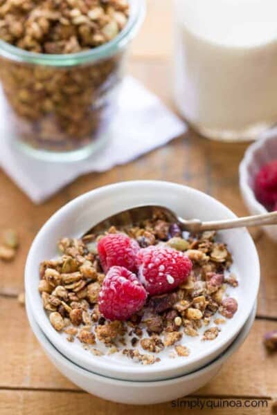 Vegan Coconut Oil Quinoa Granola made with a blend of oats and quinoa flakes, nuts and seeds, and sweetened with maple syrup {gluten-free} || simplyquinoa.com