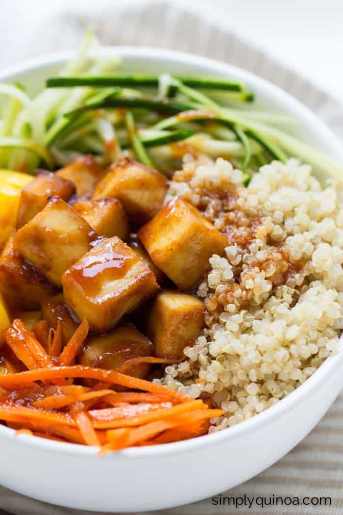 The BEST quinoa bowl ever! With a healthy teriyaki sauce, spiralized veggies and crispy baked tofu {vegetarian + gluten-free}