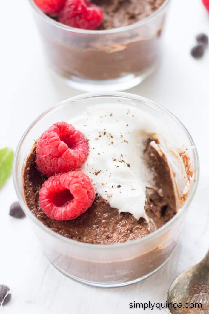 HEALTHY and easy chocolate pudding made with coconut cream, dates, cocoa powder and QUINOA! (gluten-free + vegan)