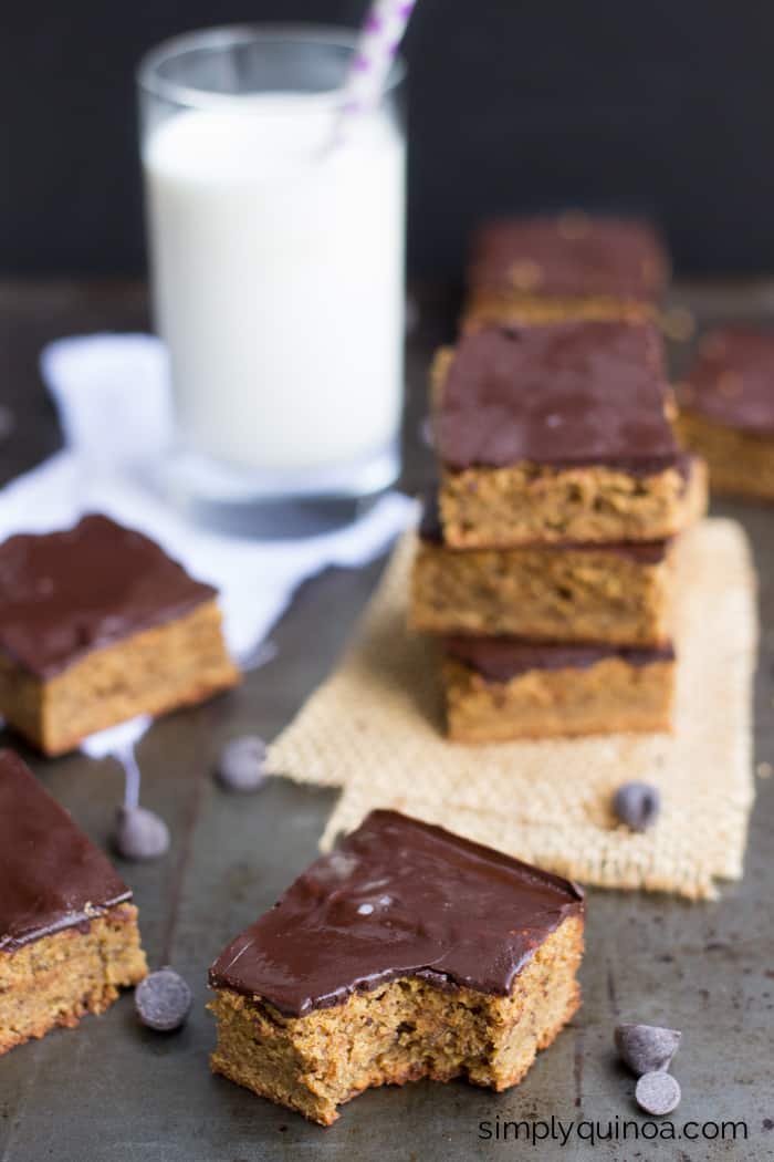 Peanut Butter Quinoa Bars | simplyquinoa.com | I love the chocolate-peanut butter combo so these bars are PERFECT! [gluten-free + vegan]