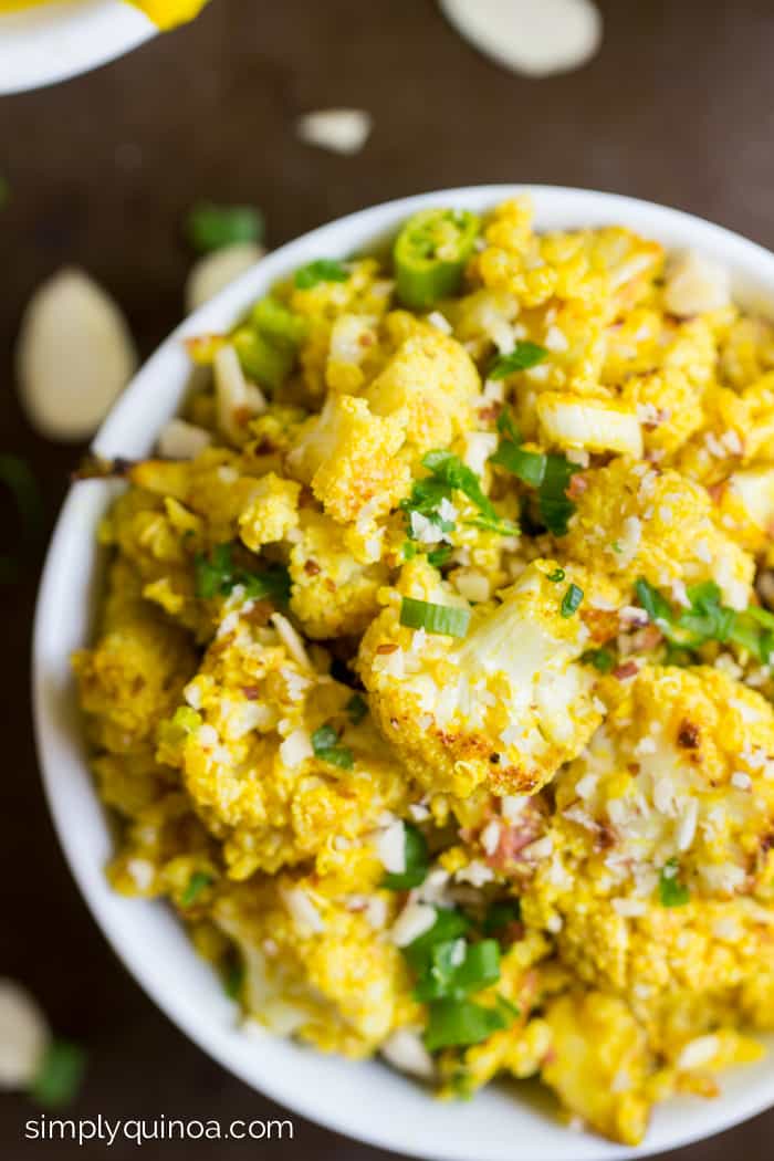 An amazing CREAMY cauliflower quinoa salad with a curry-tahini dressing | recipe on simplyquinoa.com | gluten-free + vegan