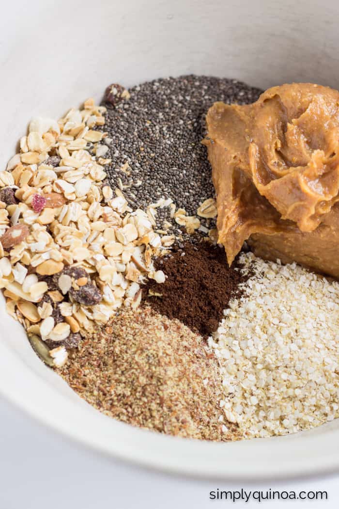 How to make the BEST energy bites: muesli, quinoa flakes, peanut butter + more! | full recipe on simplyquinoa.com