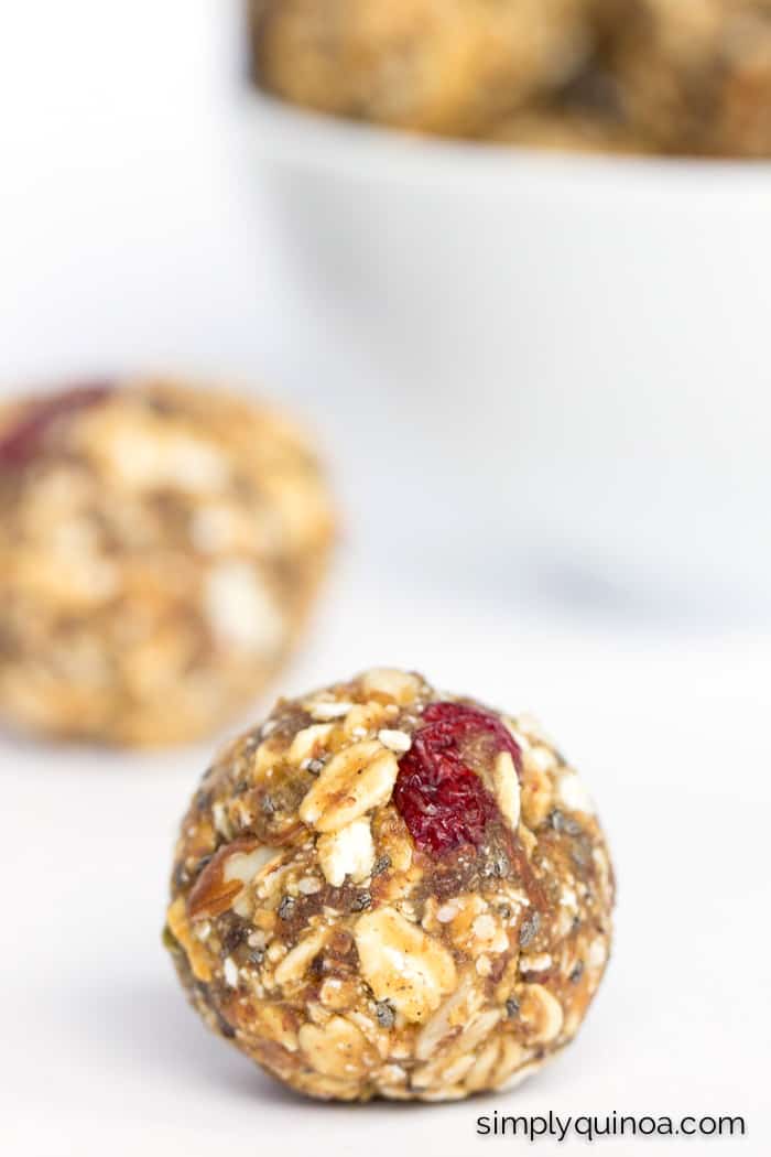 Muesli + Quinoa Energy Bites make the most AMAZING + healthy snack! They're filled with fiber, protein and flavor! | recipe on simplyquinoa.com