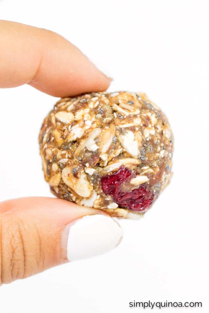 No Bake Muesli Energy Bites -- easy to make, packed with nutrients, low in sugar and perfect for a quick snack! | full recipe on simplyquinoa.com