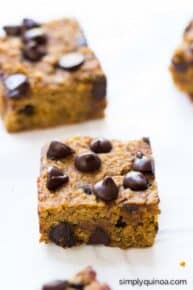 Pumpkin Chocolate Chip Quinoa Bars made with chickpeas, hemp hearts and quinoa! | recipe on simplyquinoa.com