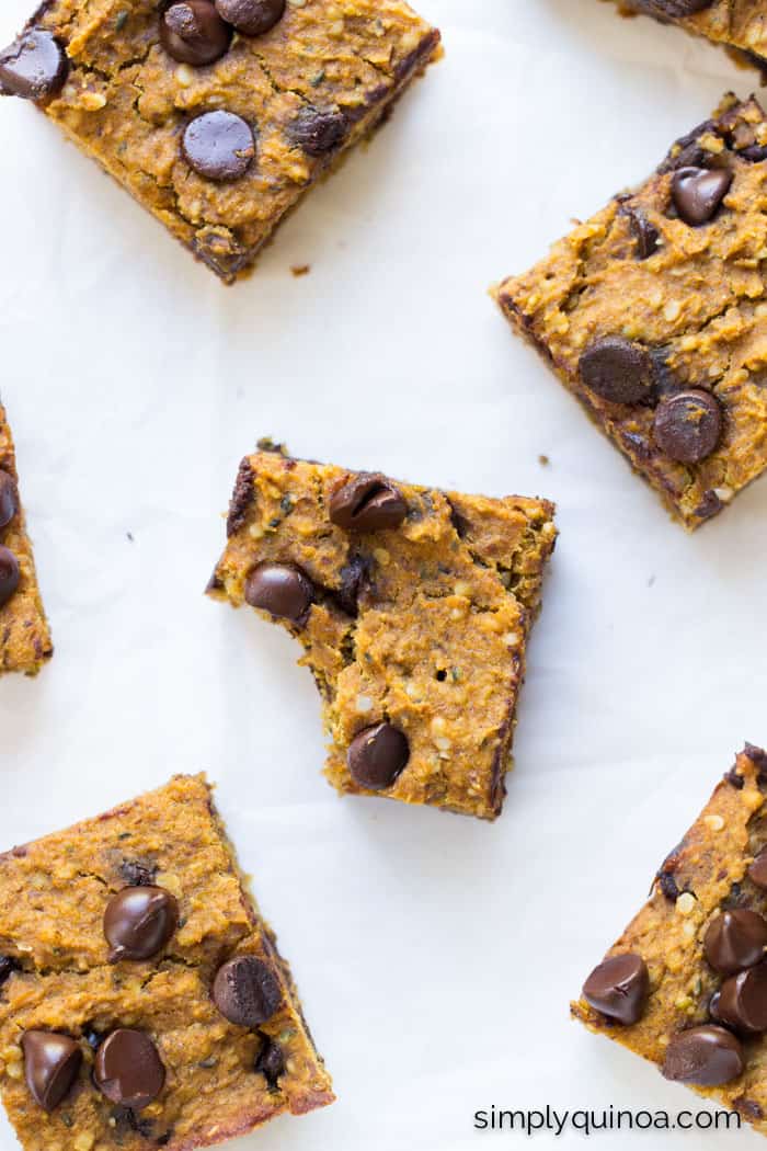 AMAZING pumpkin chocolate chip quinoa bars are packed with protein, naturally sweetened and low in fat! | gluten-free + vegan | simplyquinoa.com