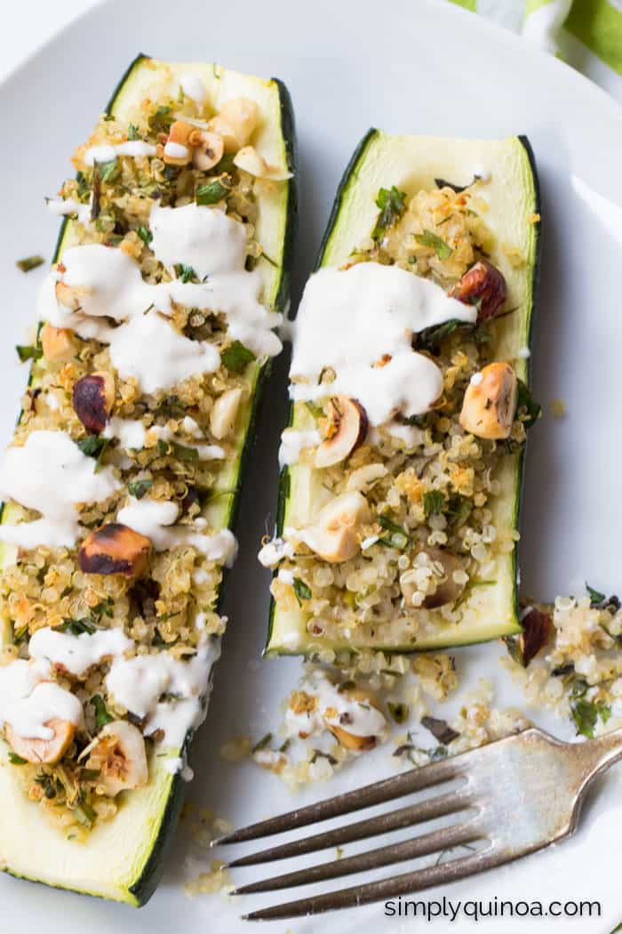 These HEALTHY and EASY quinoa stuffed zucchini boats are a great way to use up some summer produce | recipe on simplyquinoa.com