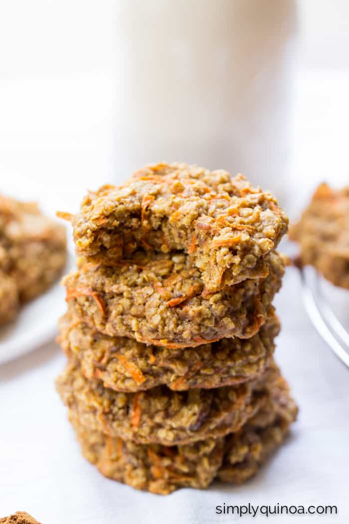 ONE-BOWL quinoa breakfast cookies that taste like carrot cake | gluten-free & vegan | recipe on simplyquinoa.com