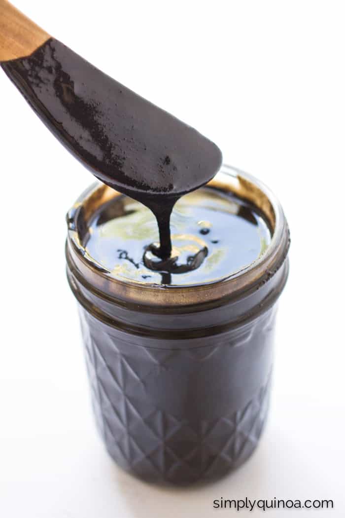 Black tahini! The perfect complement to dark chocolate, especially in no-bake quinoa energy bites | recipe on simplyquinoa.com