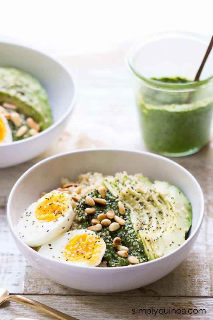 Pesto Quinoa Breakfast Bowls -- delicious, easy, healthy and comes together in less than 15 minutes | recipe on simplyquinoa.com