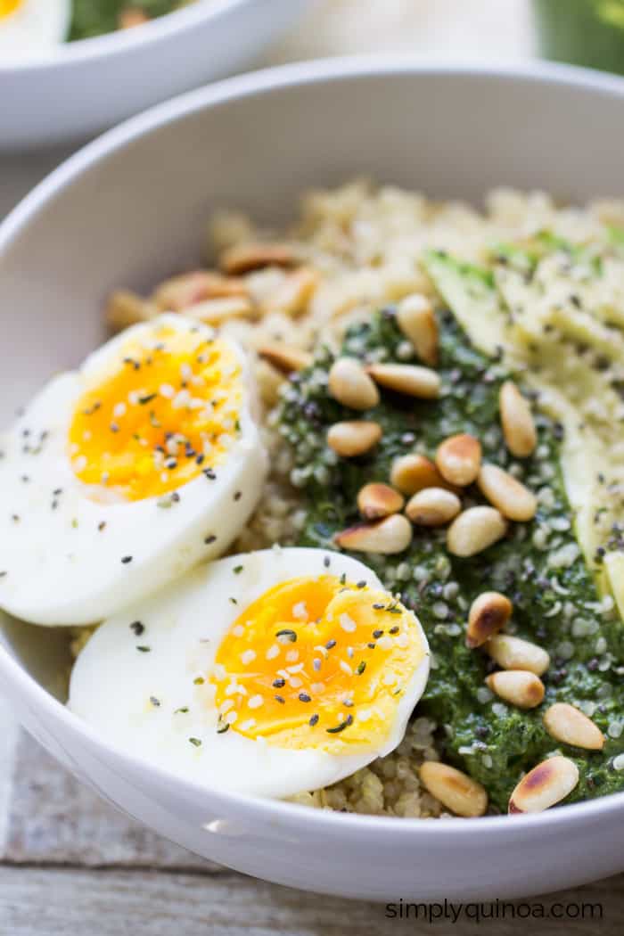 Pesto Quinoa Breakfast Bowls -- a quick and healthy breakfast that packed full of nutritional superstars | recipe on simplyquinoa.com