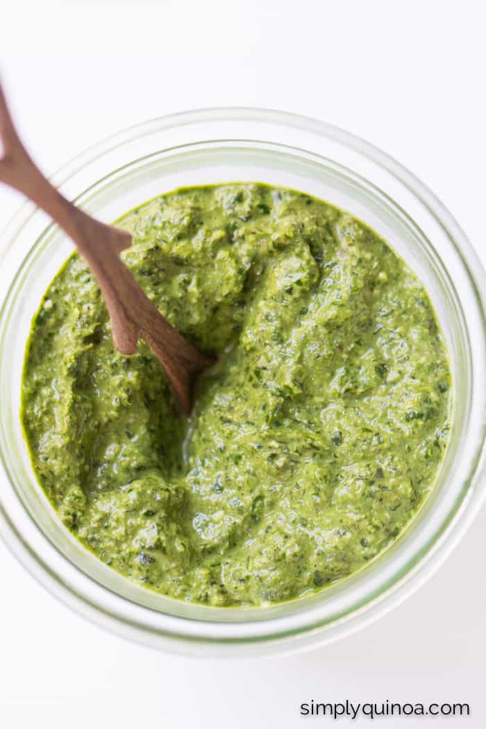 Easy homemade Vegan Kale Pesto using nutritional yeast instead of parmesan cheese! | recipe on simplyquinoa.com 
