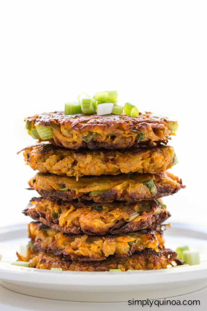Sweet Potato Quinoa Fritters -- all you need is just 5 ingredients | simplyquinoa.com