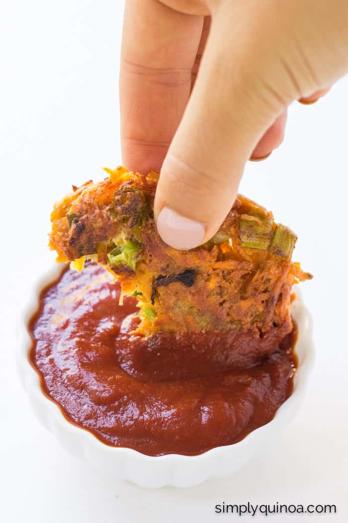 Sweet Potato Quinoa Fritters -- all you need is just 5 ingredients | simplyquinoa.com