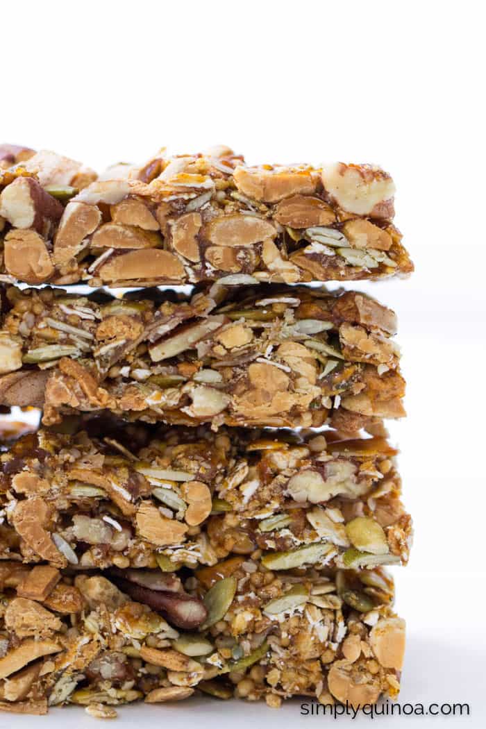 Apple, Peanut + Honey Quinoa Granola Bars -- they're NO-BAKE, healthy and filled with protein!