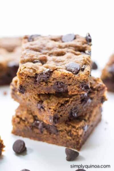 Easy Chocolate Chip Quinoa Cookie Bars - healthy, vegan + refined sugar-free!