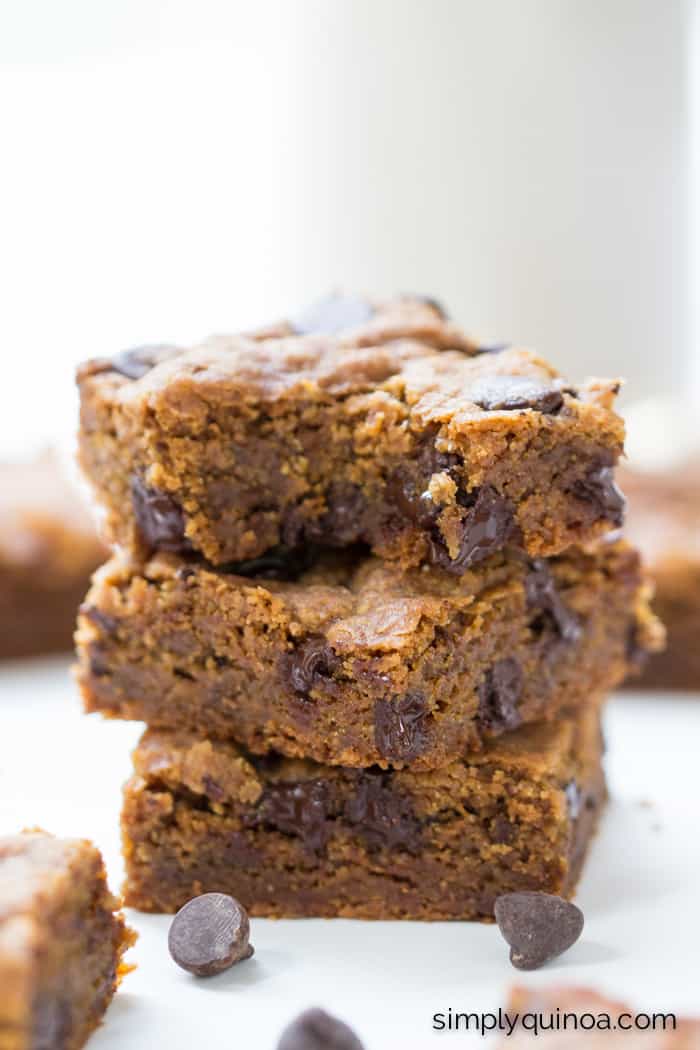 Easy Chocolate Chip Quinoa Cookie Bars - healthy, vegan + refined sugar-free!