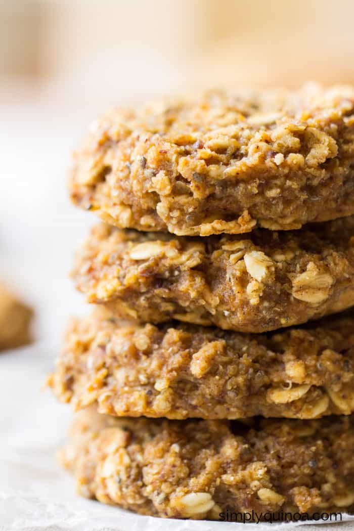 Need a quick + healthy breakfast option? These Pumpkin Pie Quinoa Breakfast Cookies are the perfect, nutritious treat you need!
