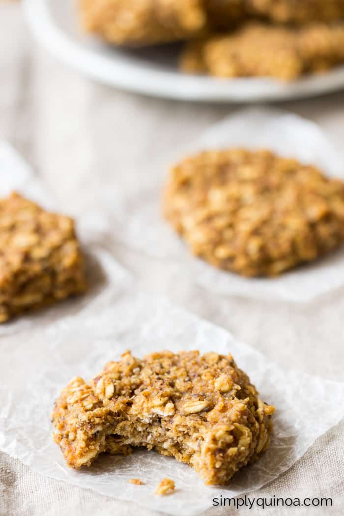 Need a quick + healthy breakfast option? These Pumpkin Pie Quinoa Breakfast Cookies are the perfect, nutritious treat you need!