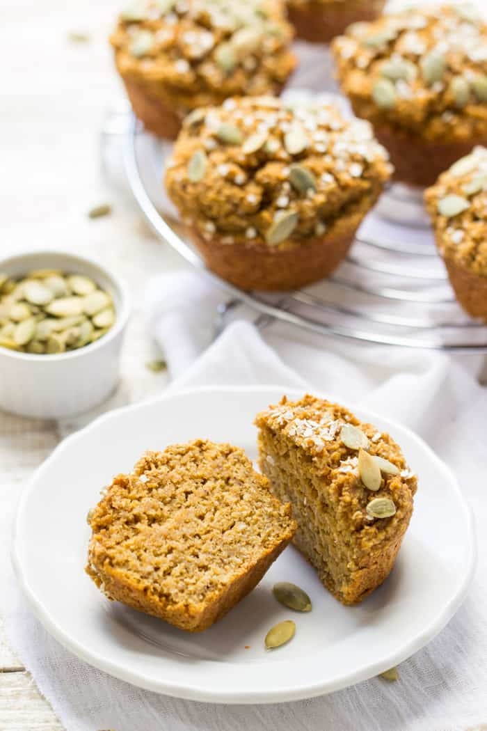 Healthy Pumpkin Quinoa Muffins - no oil, egg, refined sugar, gluten OR dairy | recipe on simplyquinoa.com