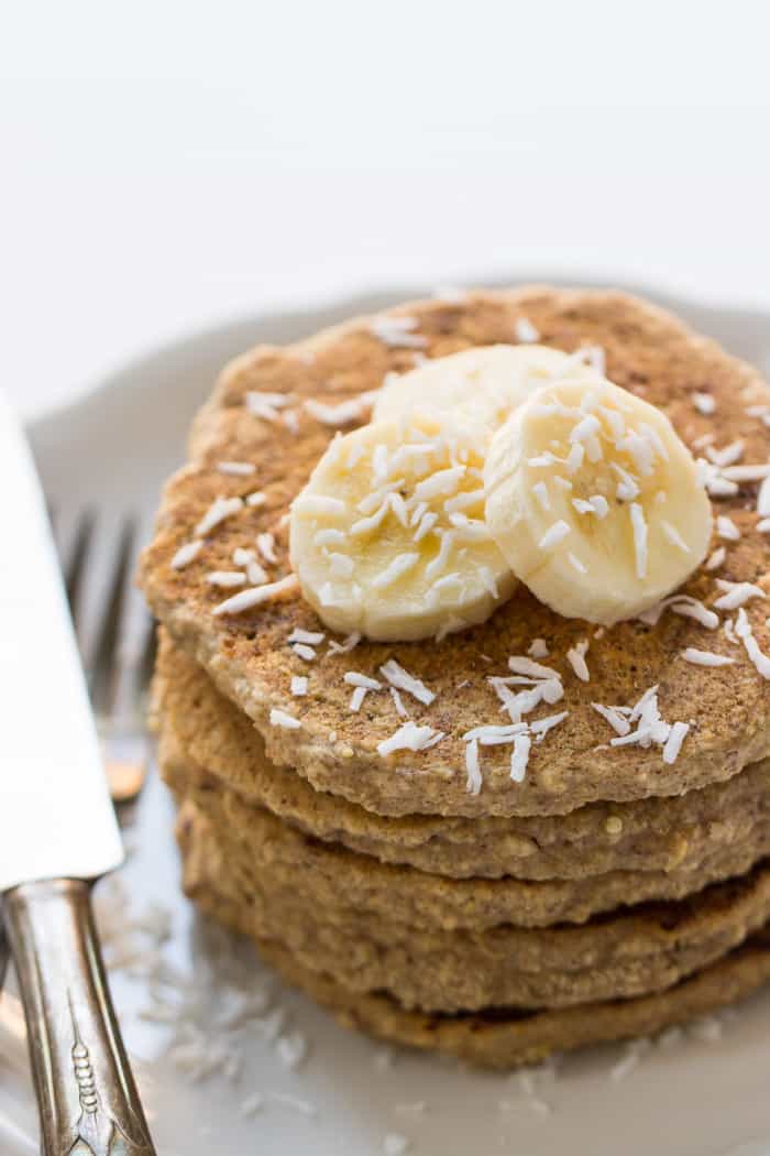 Healthy Cinnamon Oatmeal Quinoa Pancakes - these pancakes are also gluten-free AND vegan | recipe on simplyquinoa.com