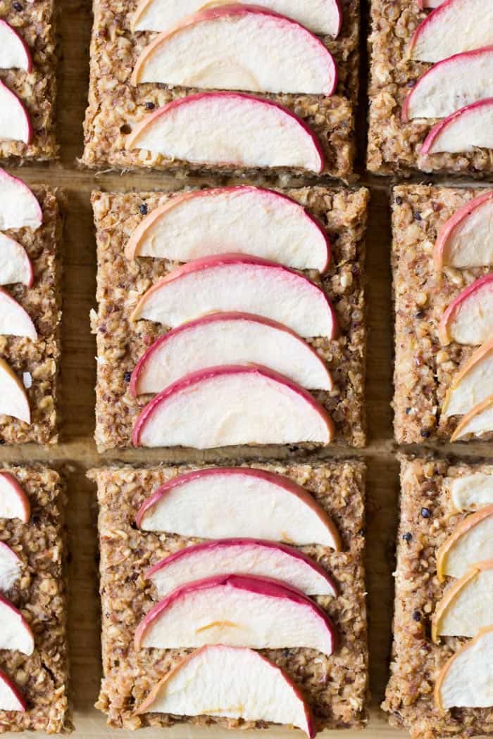 These quinoa breakfast bars taste like APPLE PIE but they're actually good for you (and great for on-the-go)