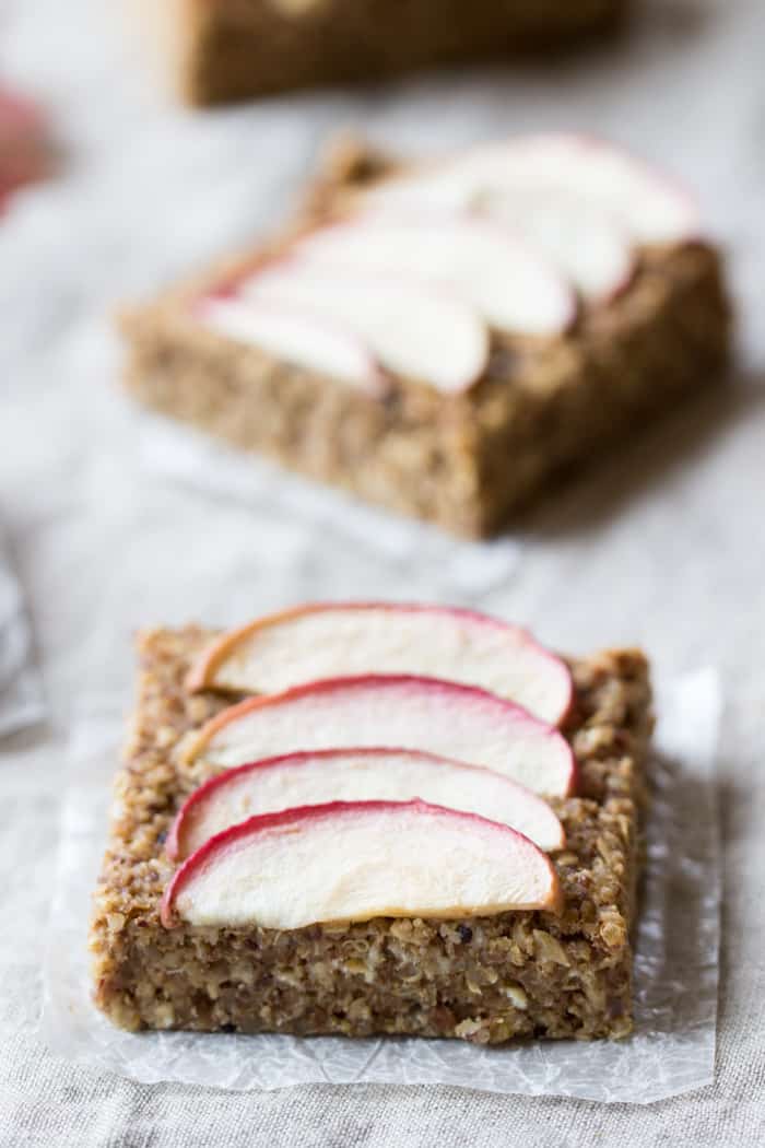 Apple Pie Quinoa Breakfast Bars -- they taste like decadent apple pie, but are actually healthy and nutritious! [gluten-free + vegan]
